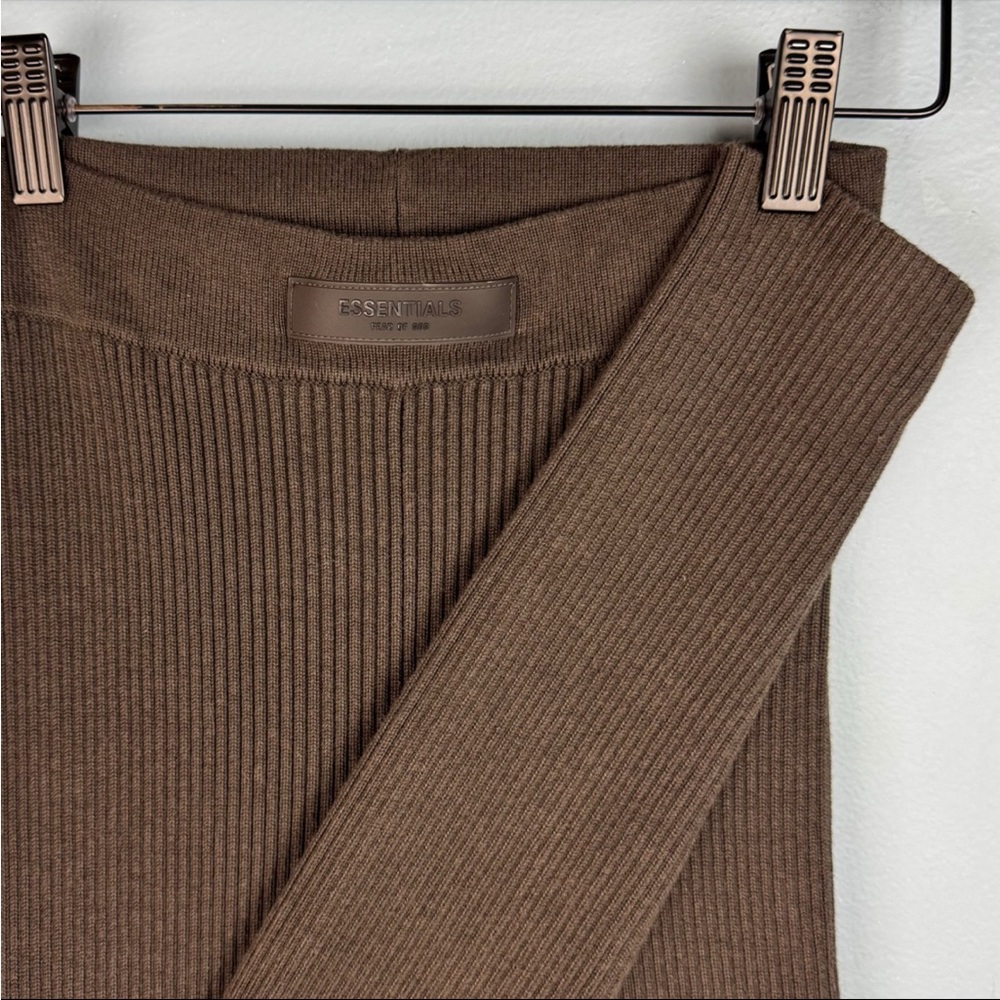 Essentials Chocolate Ribbed leggings - Picture 7 of 7